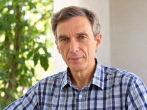 Face photo of Dr. Artour Rakhimov
